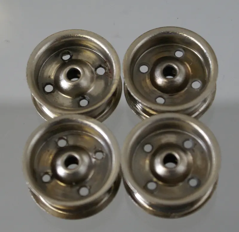 15/16" Metal Vintage Toy Hub. 2