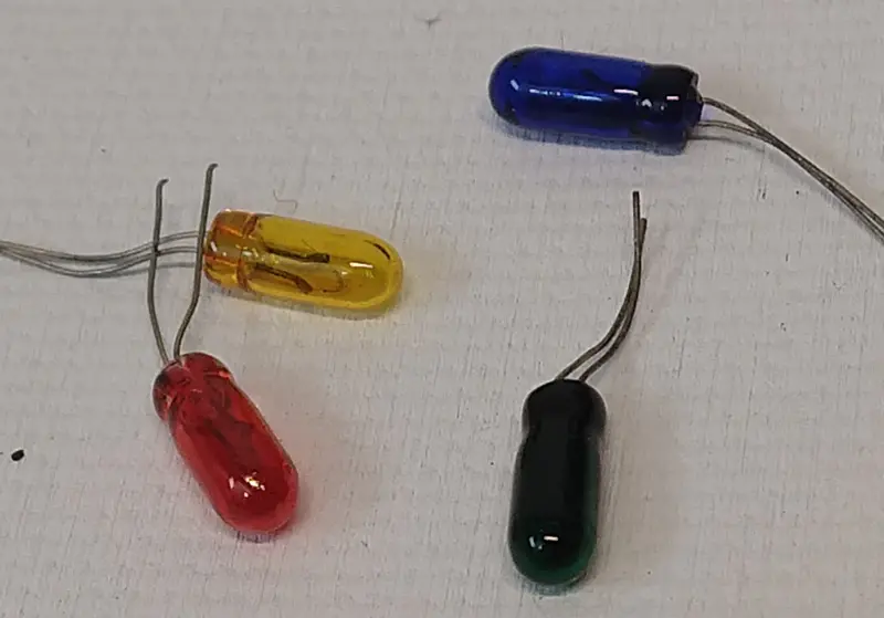 2.5 Volt Light Bulb : Robot 6