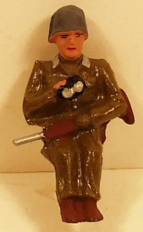 Arnold Hauser Toy Soldier  Green With Binoculars & Rifle 2" 1