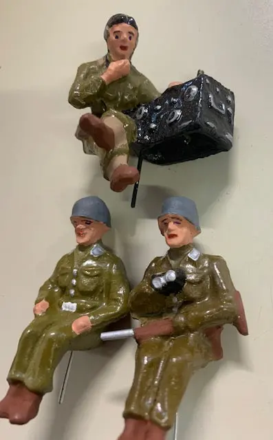 Arnold Toy Jeep Figure Set. 1