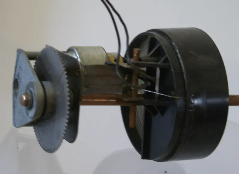 Battery Operated Vintage Toy Motor And Gear. For Parts Only. 1