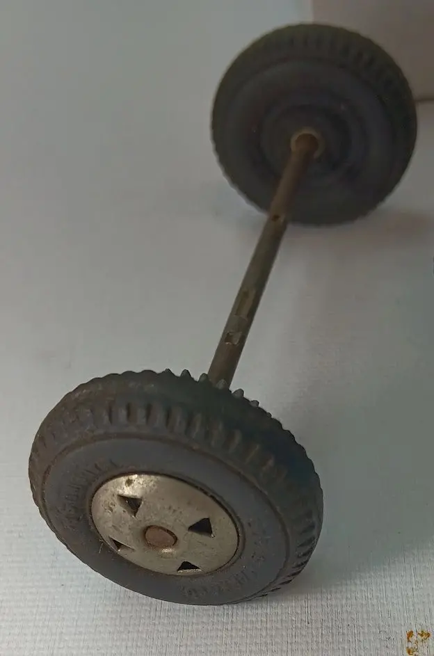Dick Tracy Sparkling Riot Car Axle And Two Wheels. Original Condition. 1