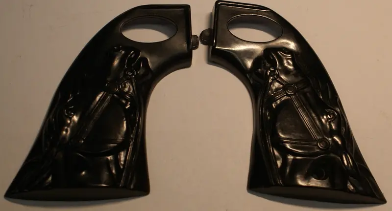 Leslie-Henry Gene Autry-44 Horse Head Set Of Two. Black And Amber 2