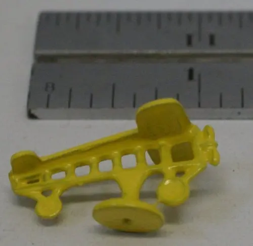 Lindy Hop Off Airplane Yellow Game Piece 1