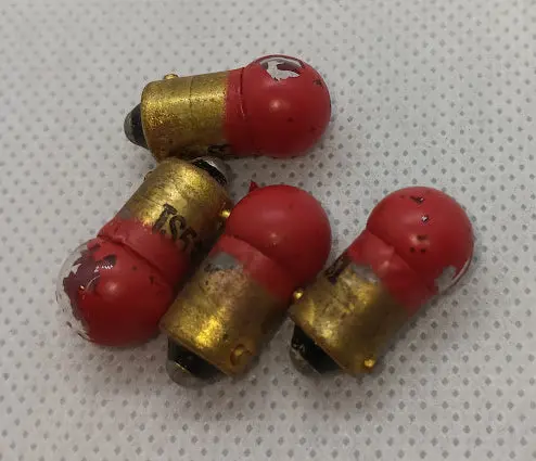 Lionel American Flyer Ives Light Bulbs Set Of Four. Original Condition Some Flaking. 1