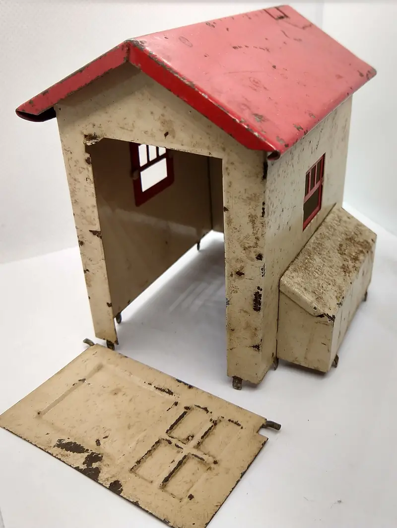 Lionel Automatic Gateman Shack House. No Base Parts Only. 1