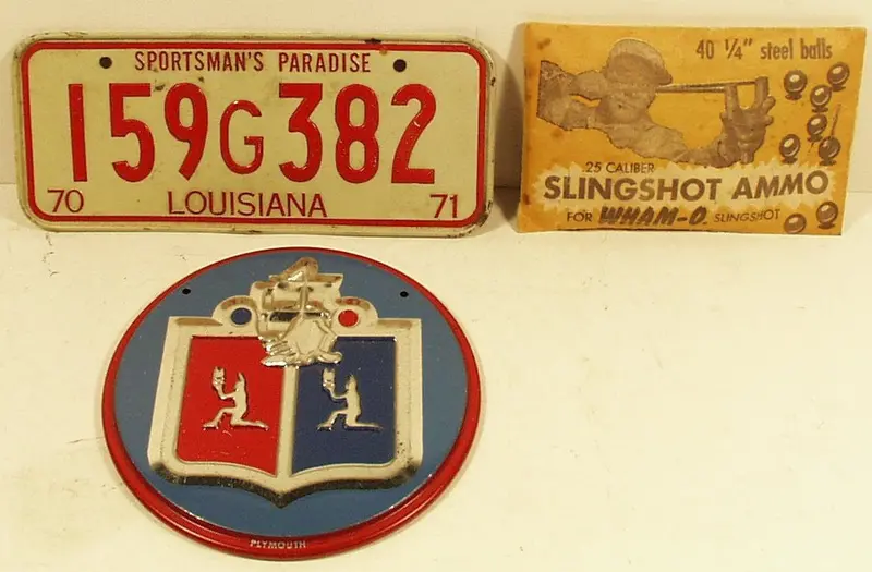Lot : Miniature License Plate Sling Shot Etc. 1