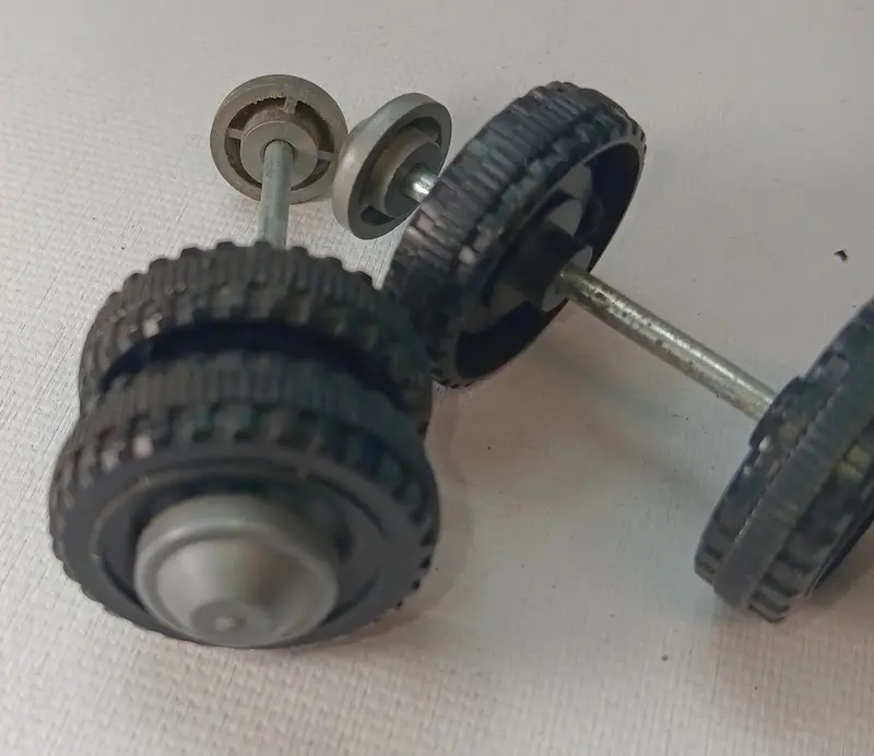 Lot Of 1" Wheels & Axles For Vintage Toy Plastic. 1