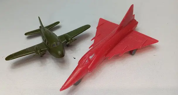 Lot Of 2 Small 3-5" Plastic Aircraft.  Fighter Jet/ Twin Engine. 1
