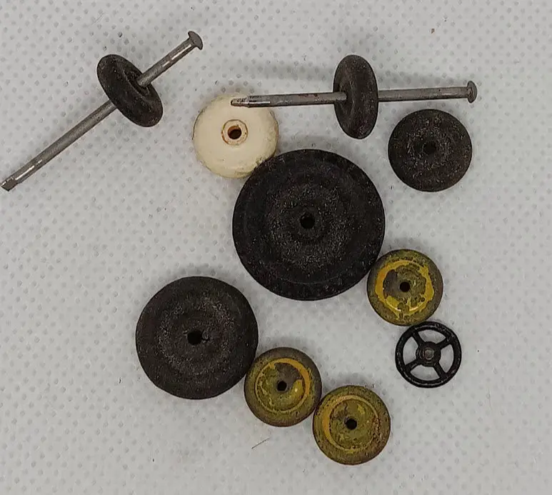 Lot Of Original Toy Wheels And Hubs.  Various Makes And Sizes. 1