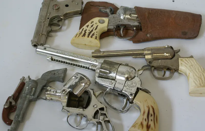 Lot Of Vintage Toy Capguns For Parts Or Restoration Projects 1