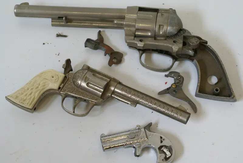 Lot Of Vintage Toy Capguns For Parts Or Restoration Projects 1
