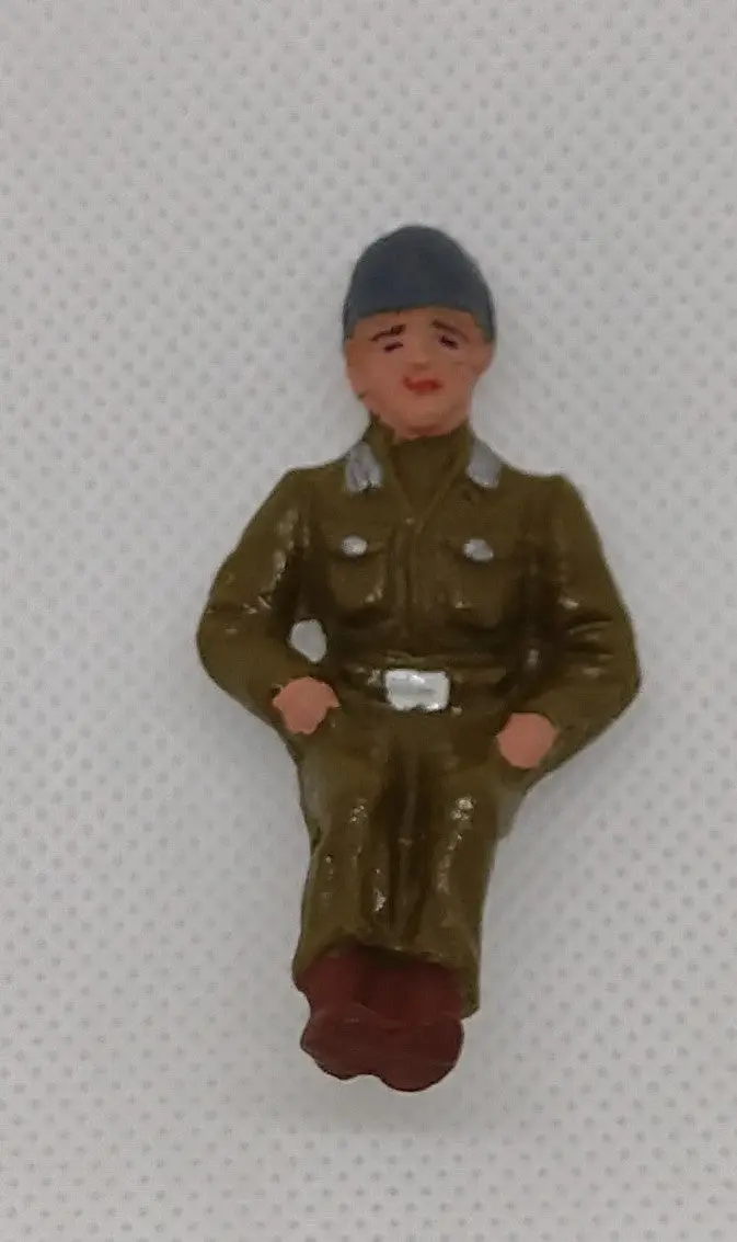 Military Figure : Hauser Arnold Tipp . 1