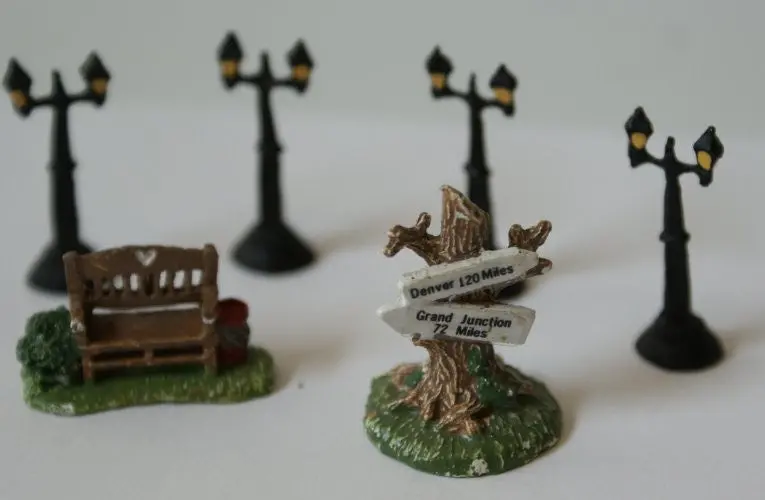 Miniature Park Bench, Lights And Road Sign N Gge 1