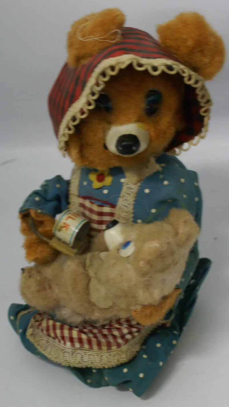 Momma Bear Feeding Baby Battery Operated : Parts Only 1