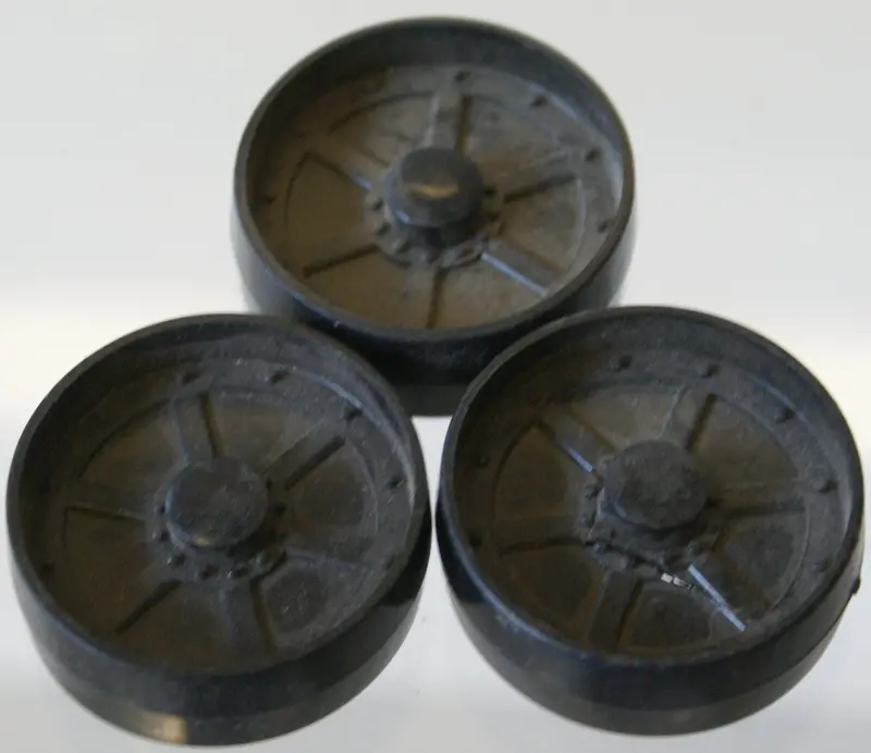Plastic Toy Hubs Various Sizes 1-3/4" And 1-1/2" 1