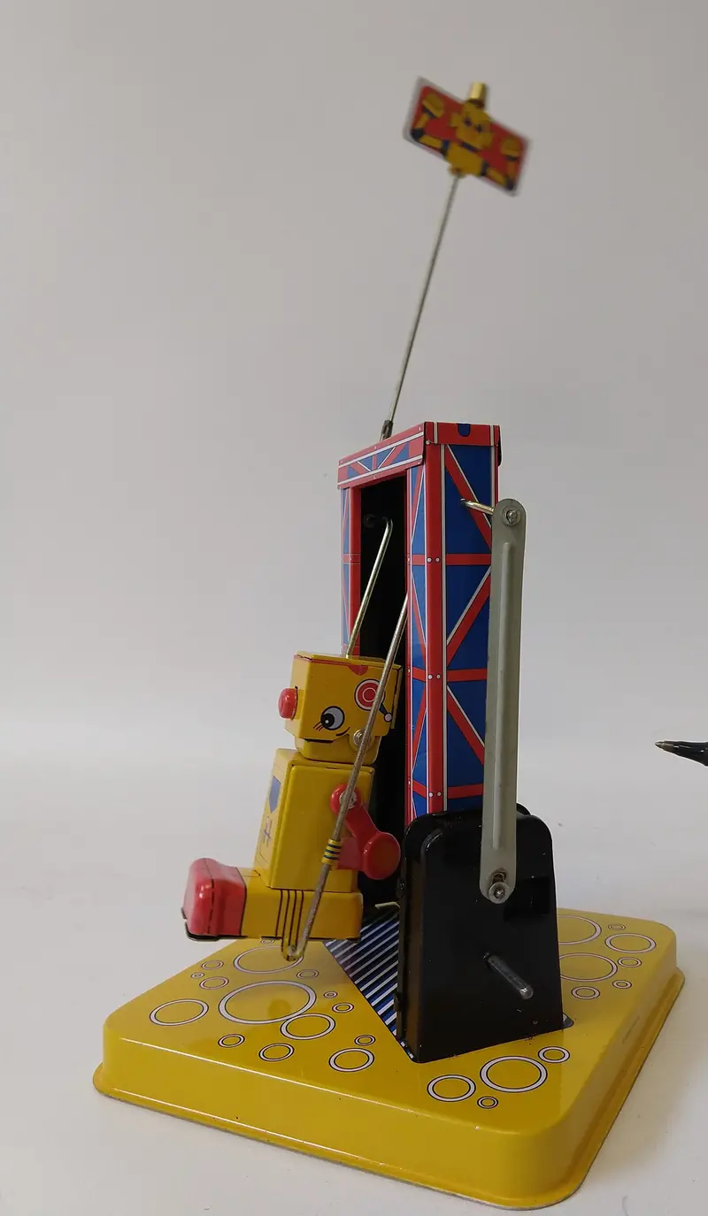 Robot On Swing Toy : Swinging Robot Baby 1