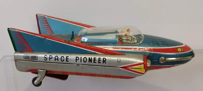 Space Pioneer Modern Toys Right Rear Tail Fin Lens Red 1