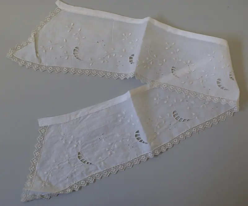 Victorian Cotton Dress Collar With Broderais Anglaise Detail 1