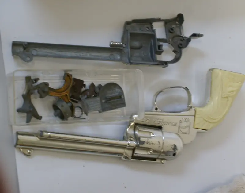 Vintage Cap Gun For Parts Or Restoration. 1