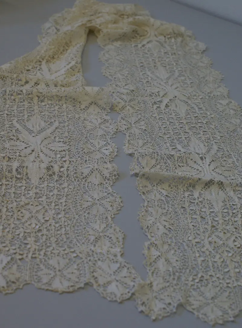 Vintage Fine Victorian Shawl.  Hand Made Lace. 1