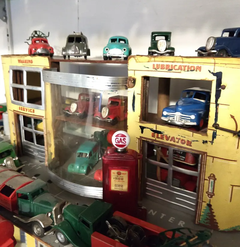 Vintage Toy Garage Gas Pump Bulb 1