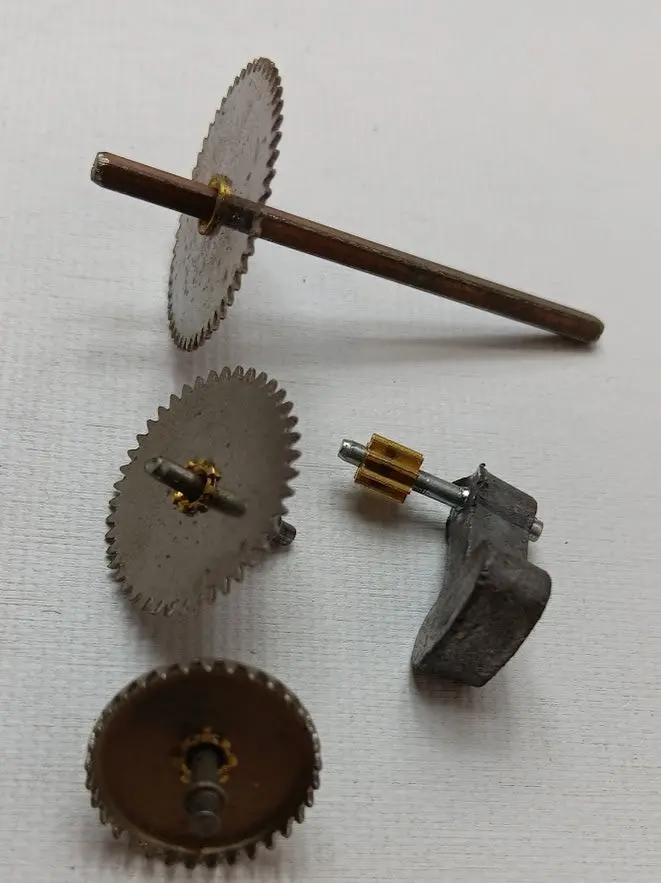 Vintage Toy Gear Lot  Includes 4 Pieces Gears. 1